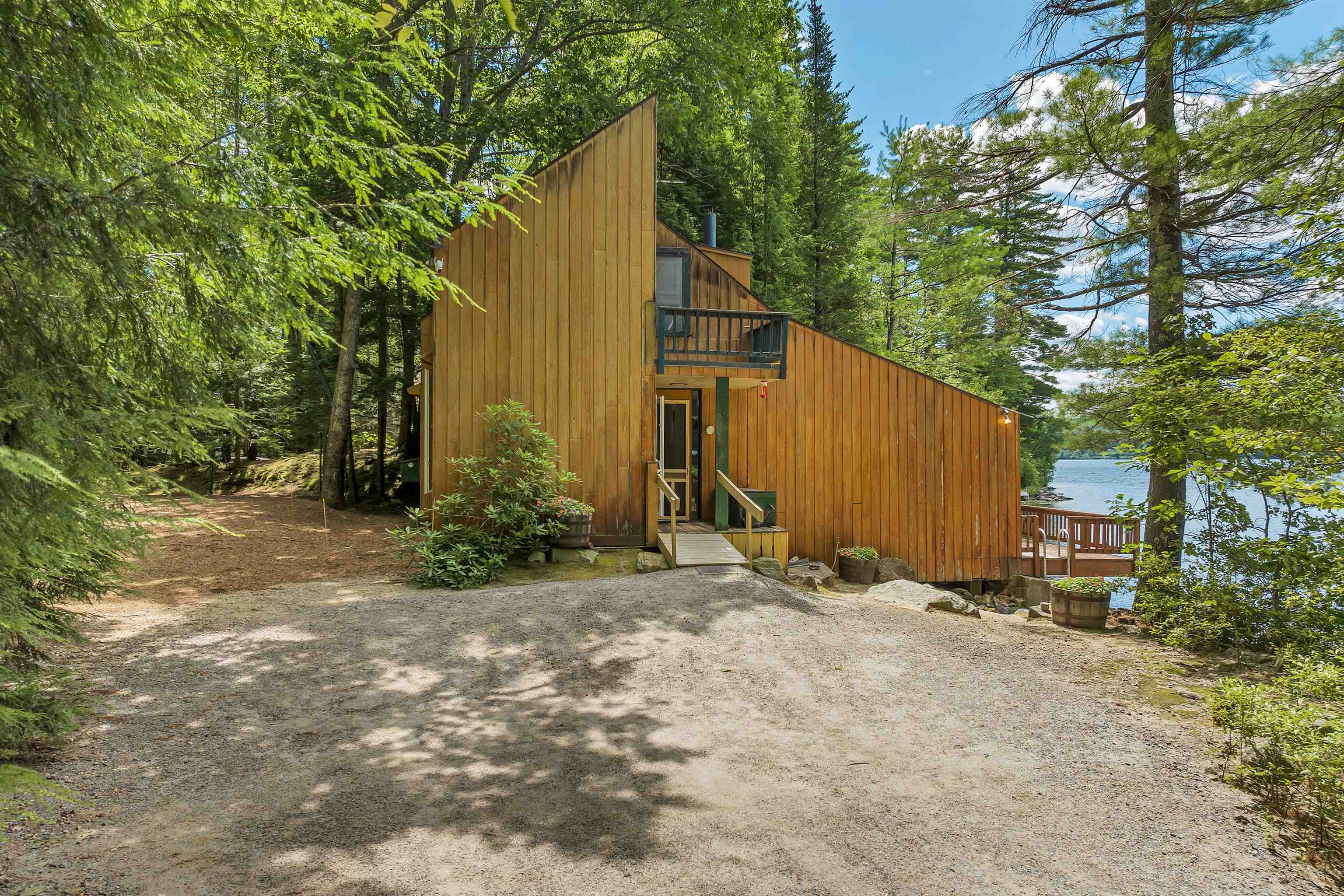 4 Pike Island Road