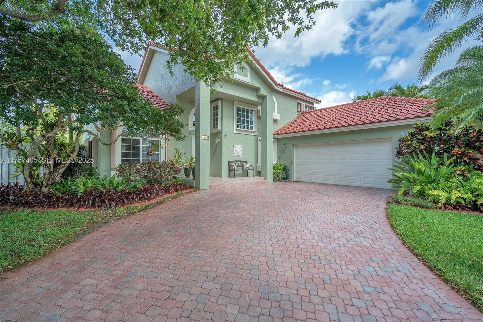 1095 Longview