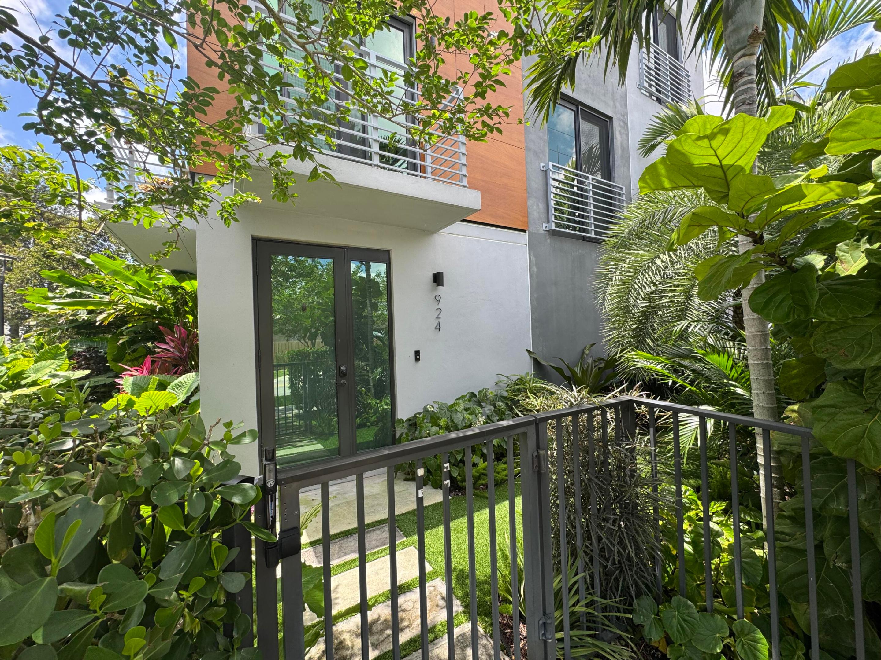 924 NE 4th Street