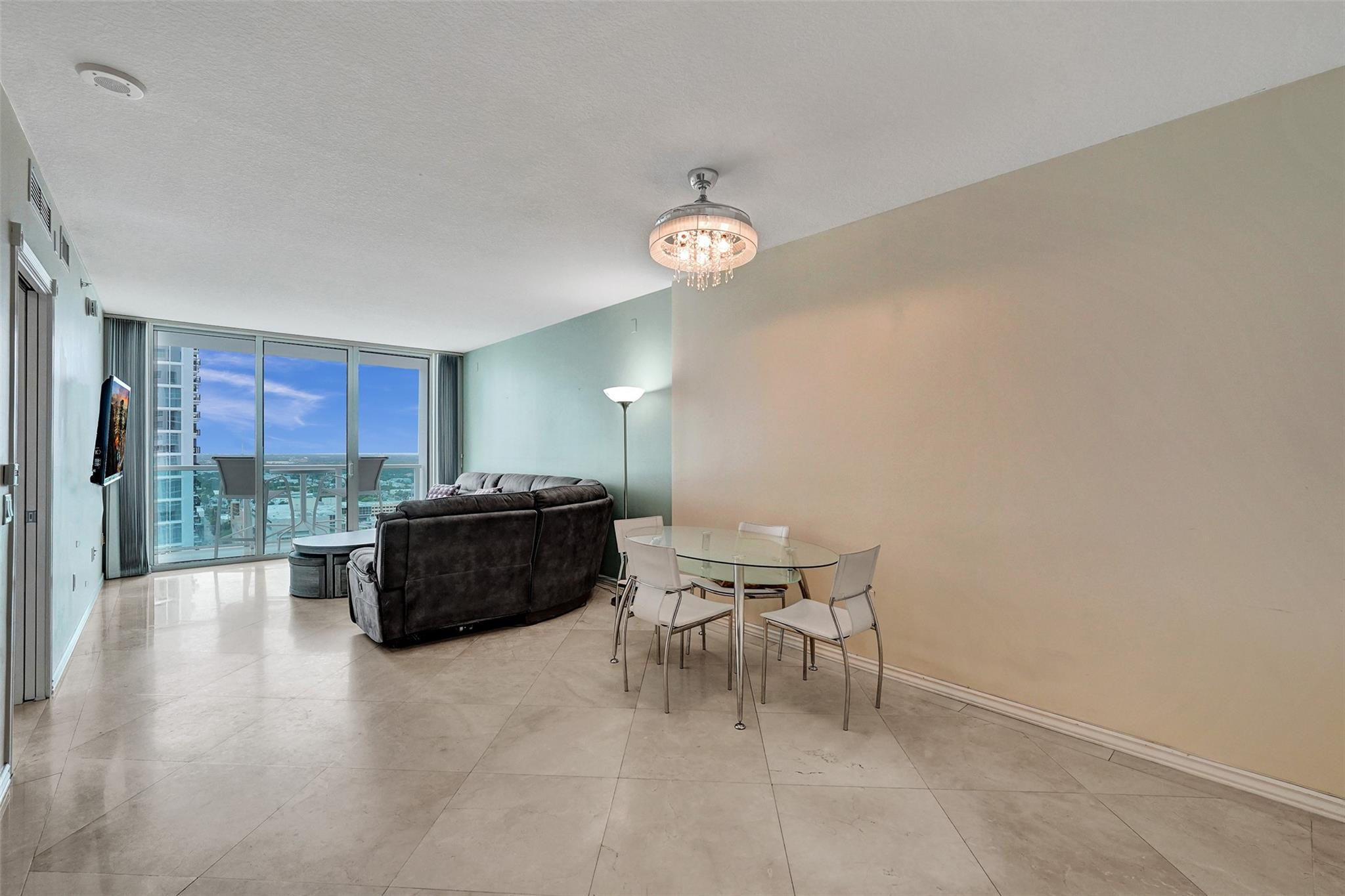 350 SE 2nd St 2480