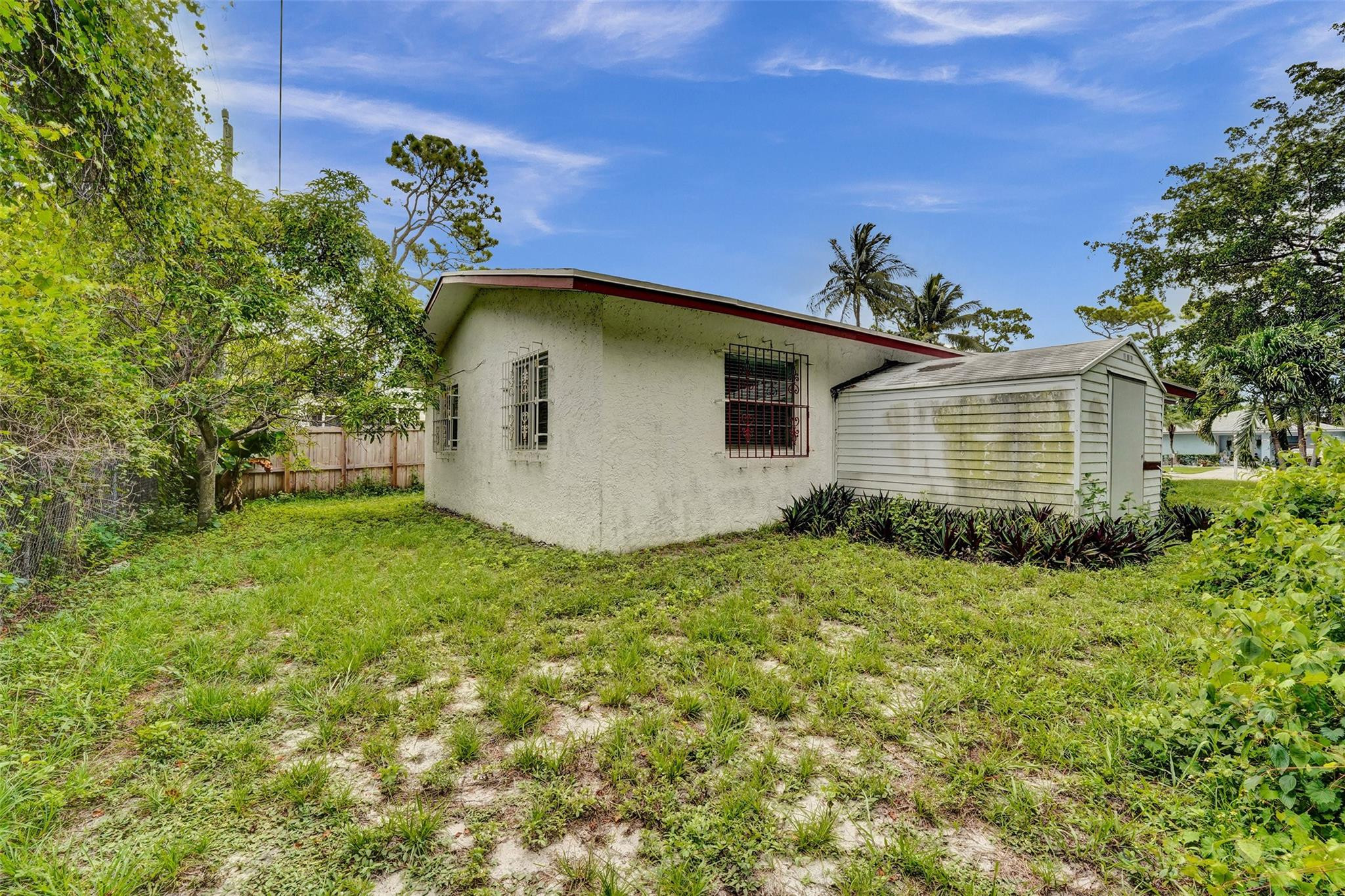 2841 NW 9th Ct