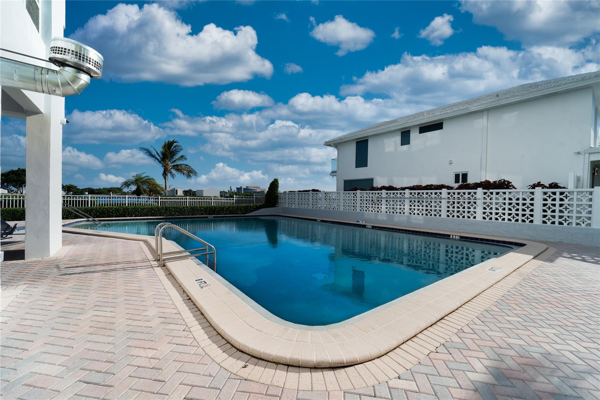 2100 S Ocean Dr 11B
