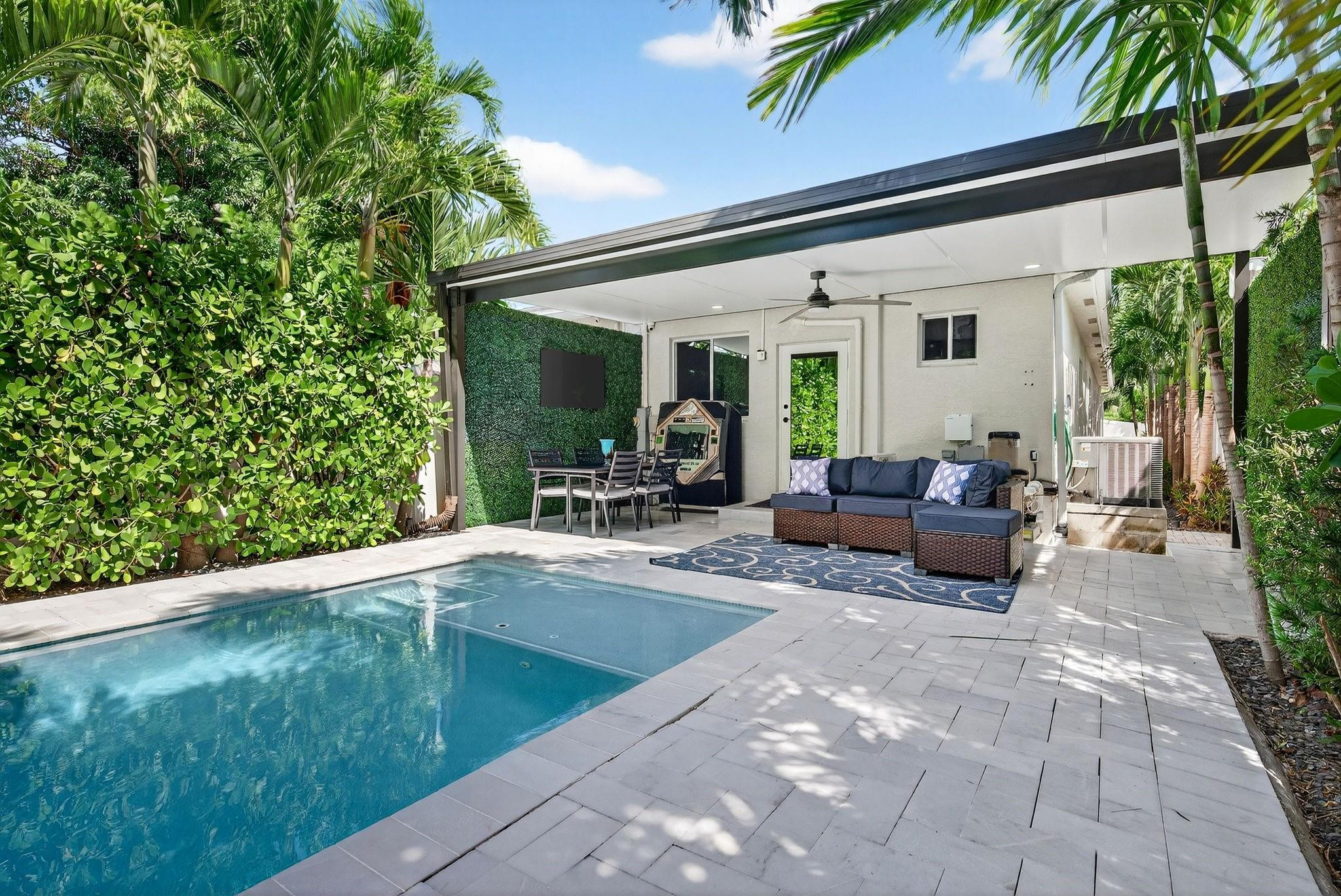 824 NE 14th Court