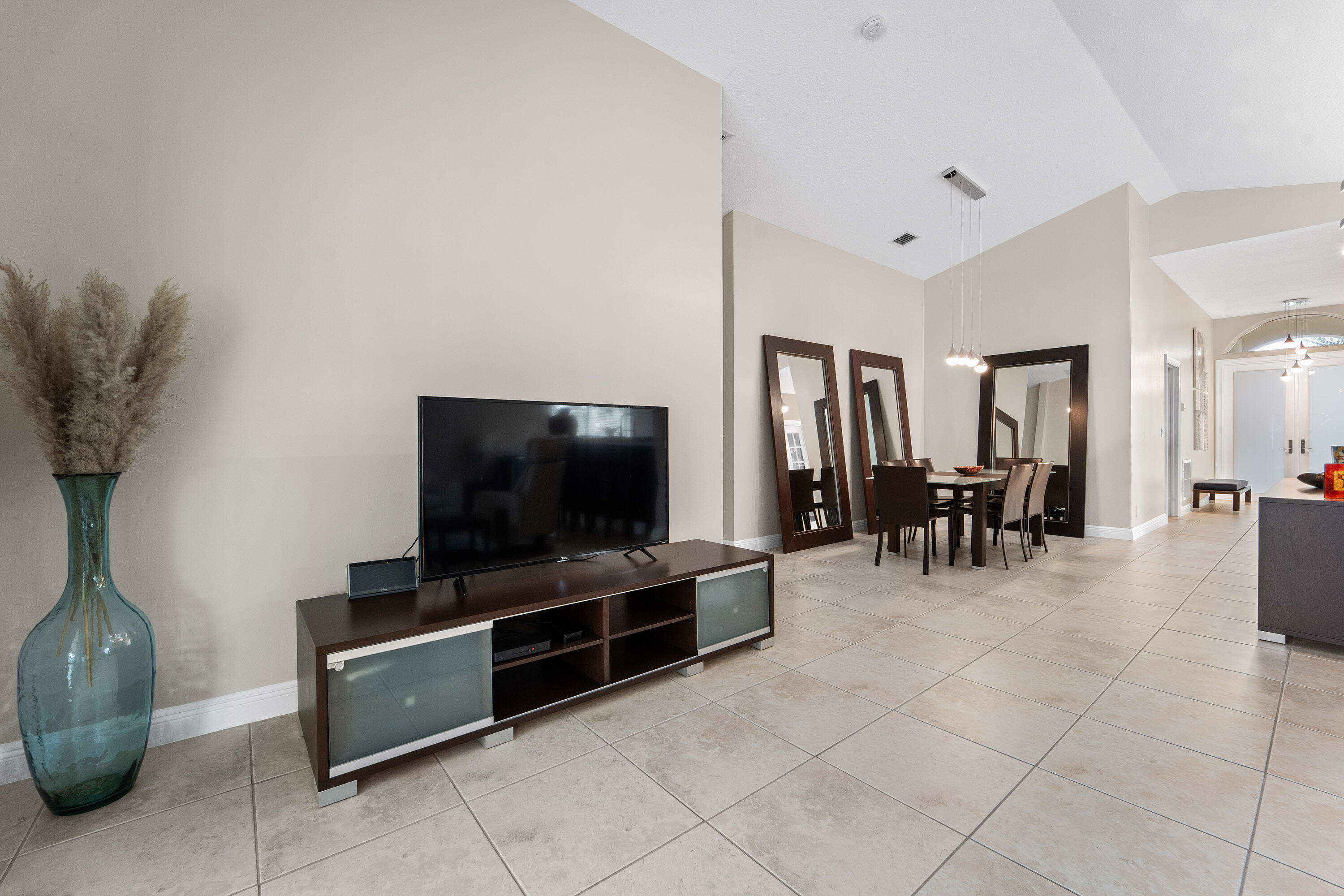 5658 S Fountains Drive