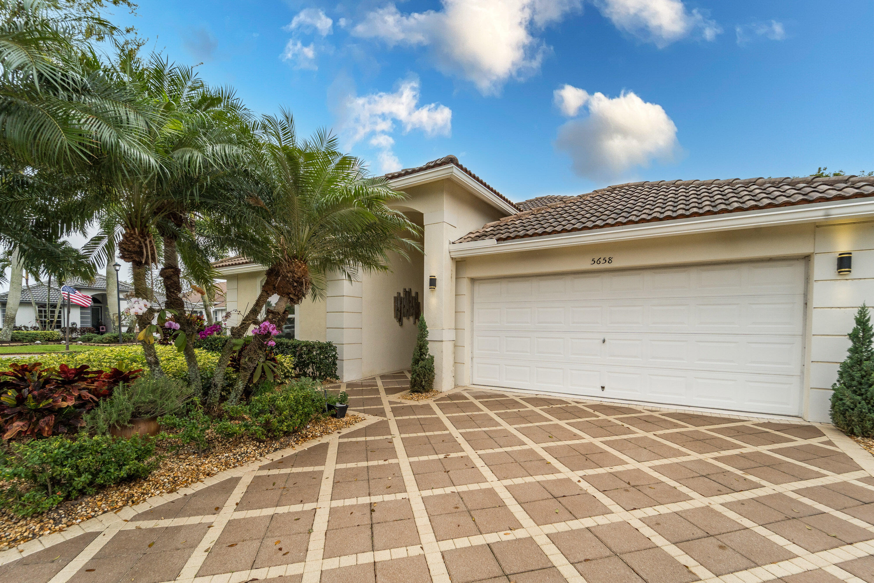 5658 S Fountains Drive