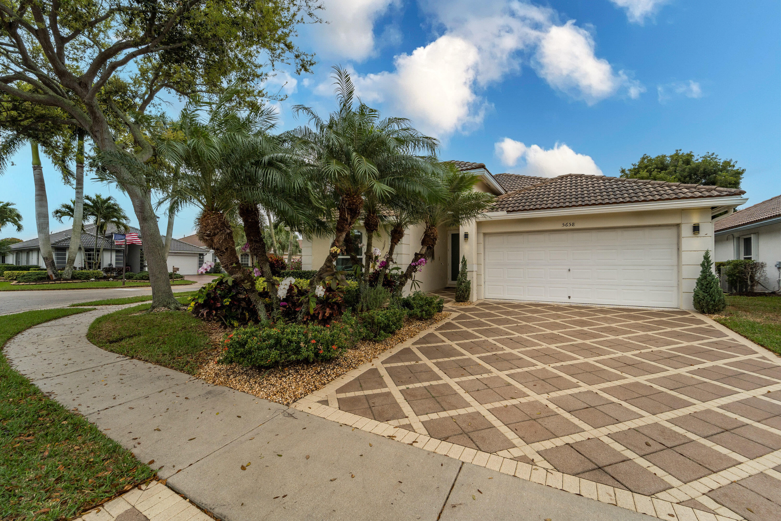 5658 S Fountains Drive
