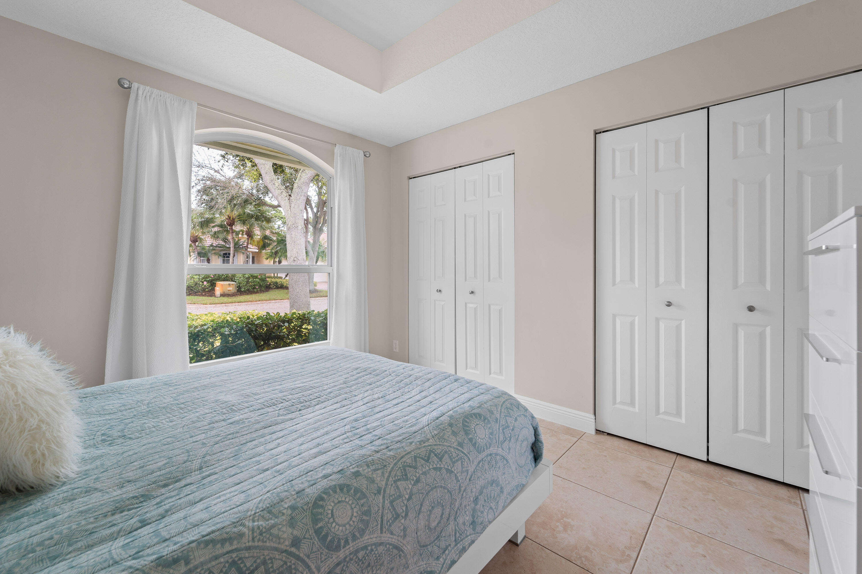 5658 S Fountains Drive