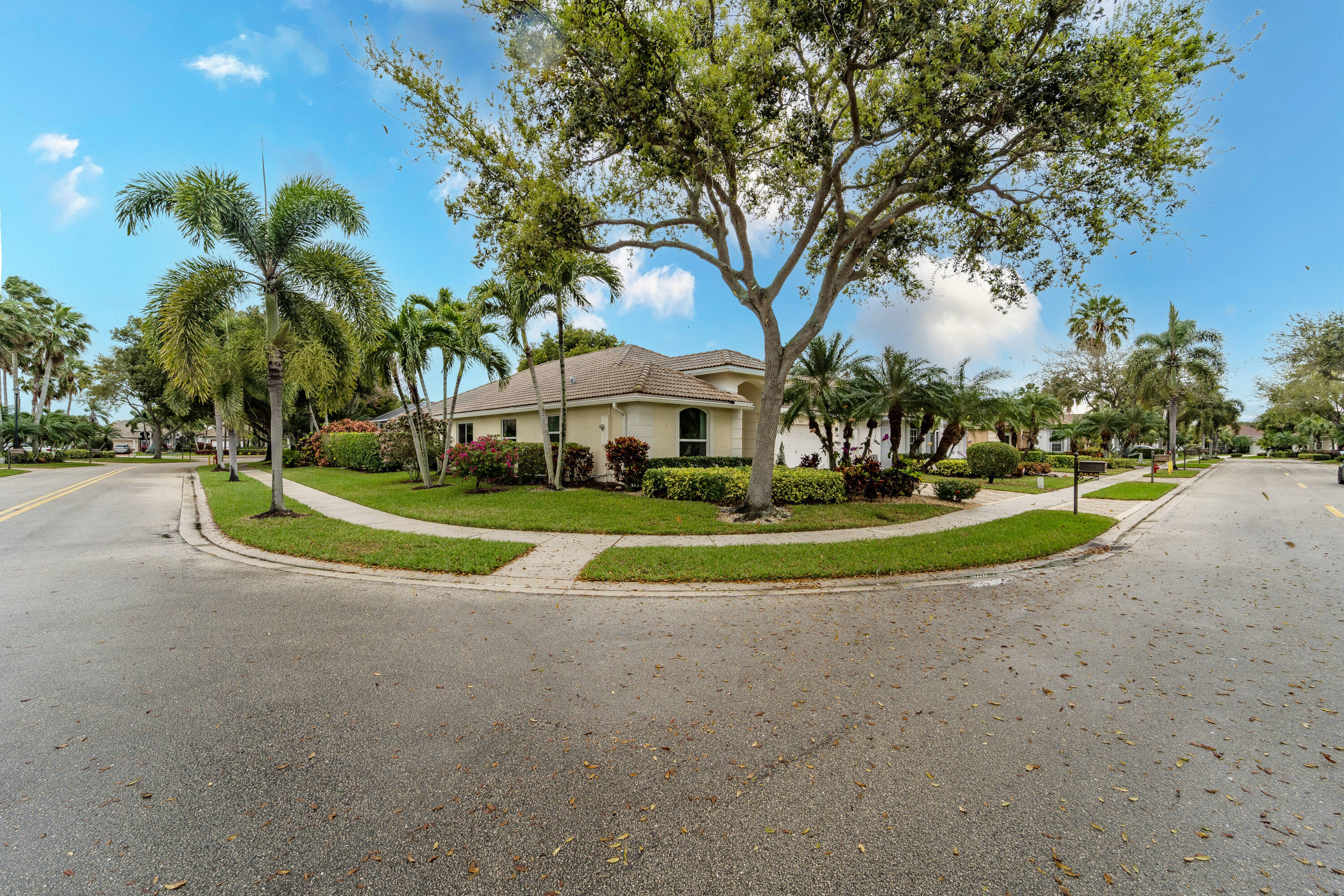 5658 S Fountains Drive