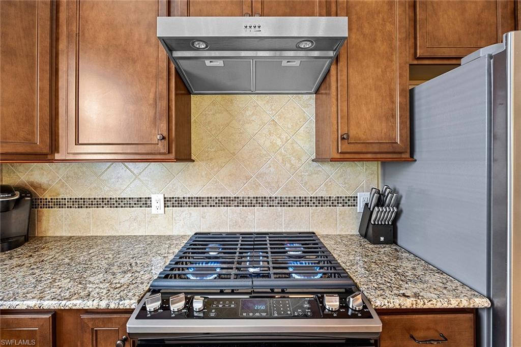 7638 Jacaranda LN