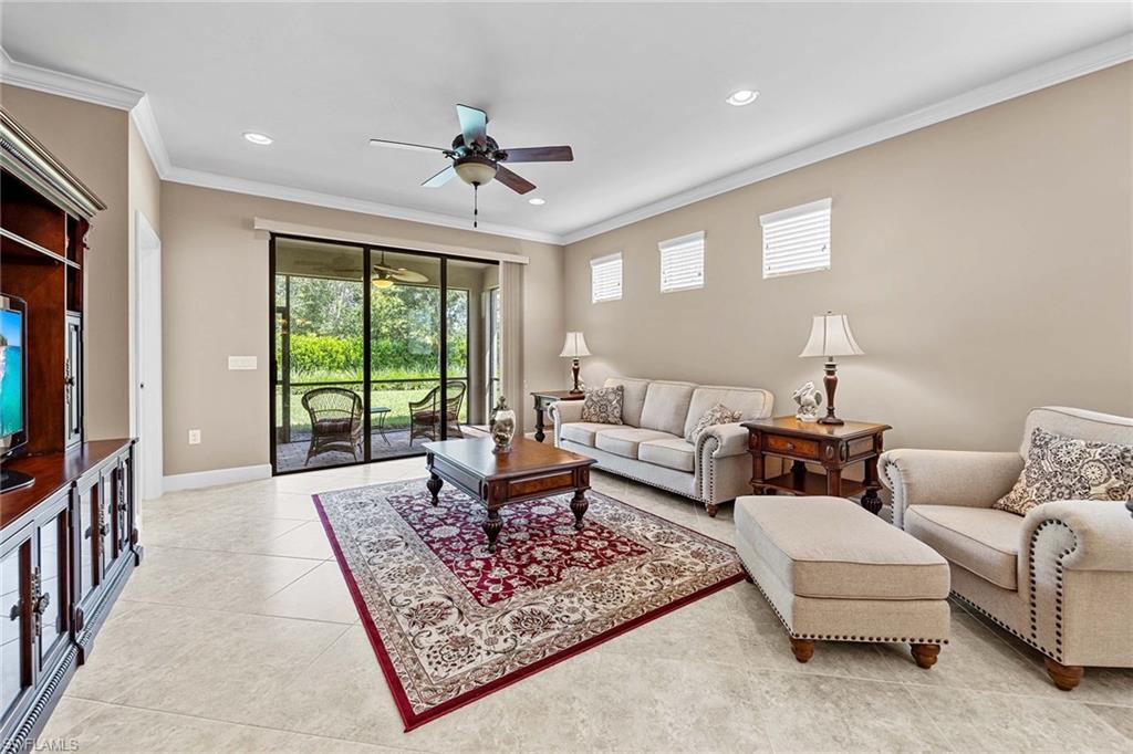7638 Jacaranda LN