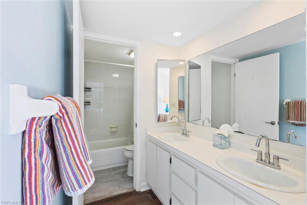 1454 Park Shore CIR # 2