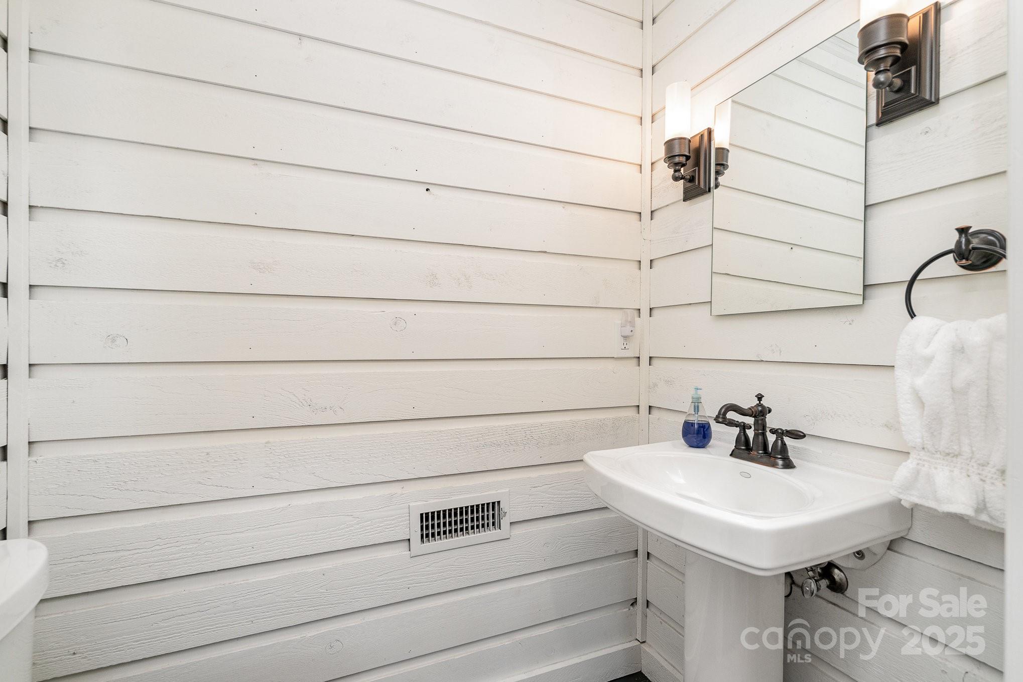 1601 Wandering Way Drive