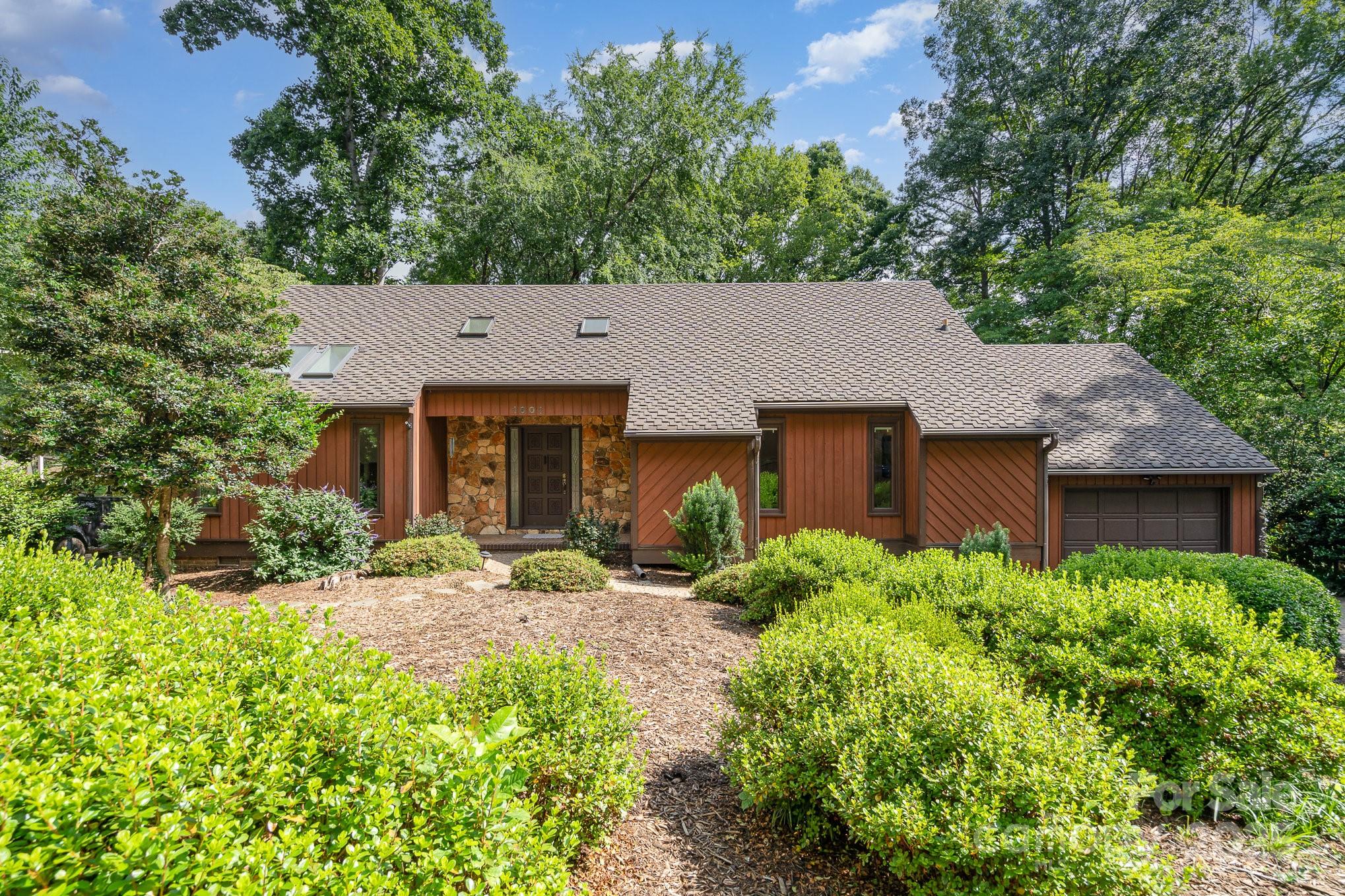 1601 Wandering Way Drive