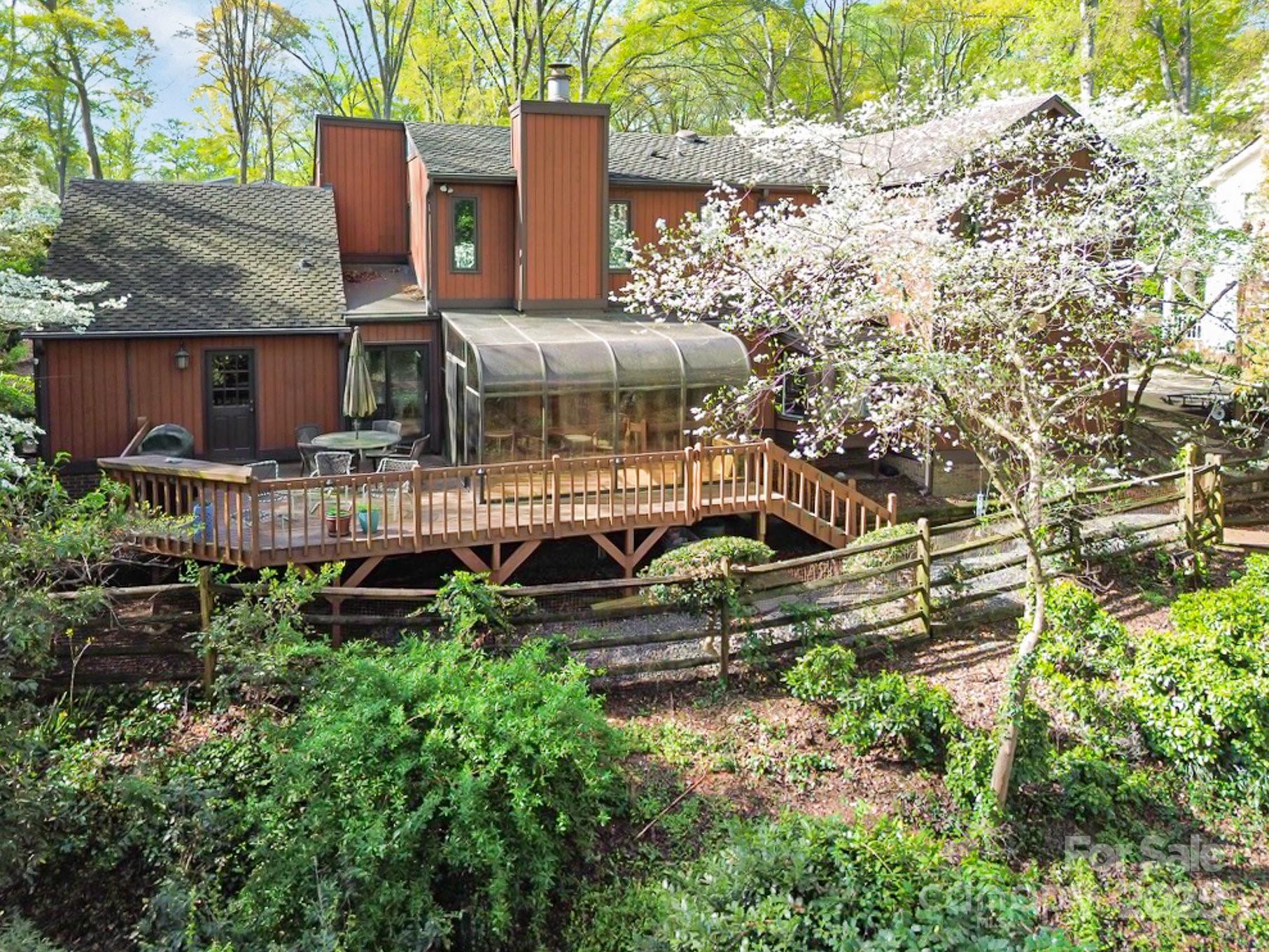 1601 Wandering Way Drive