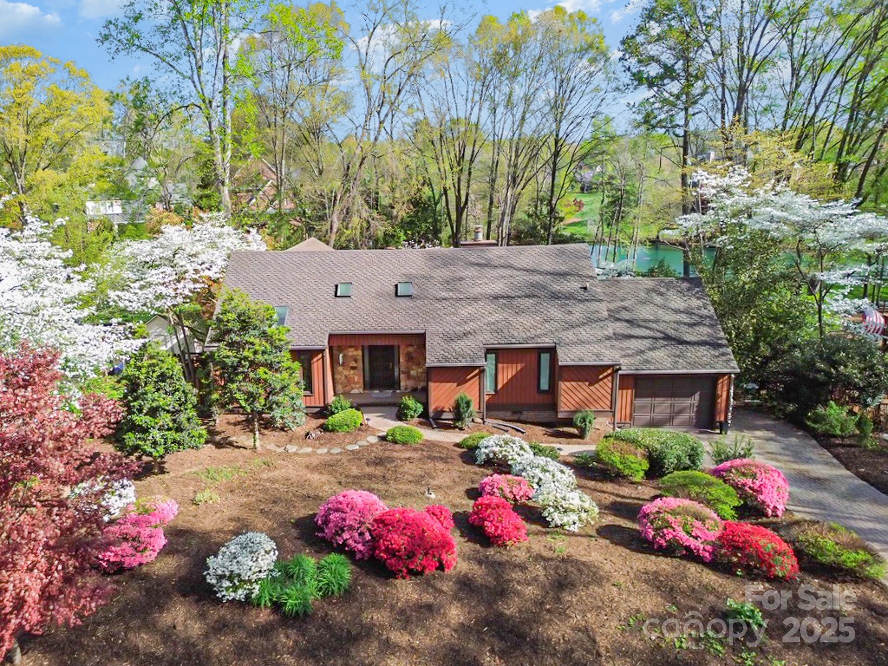 1601 Wandering Way Drive