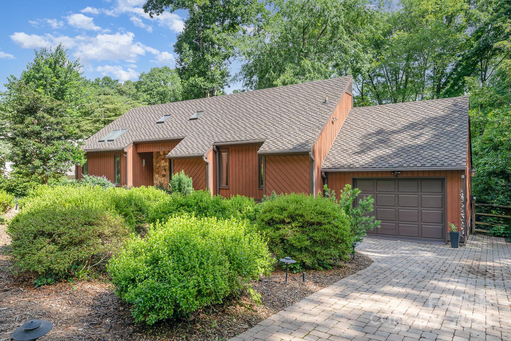 1601 Wandering Way Drive