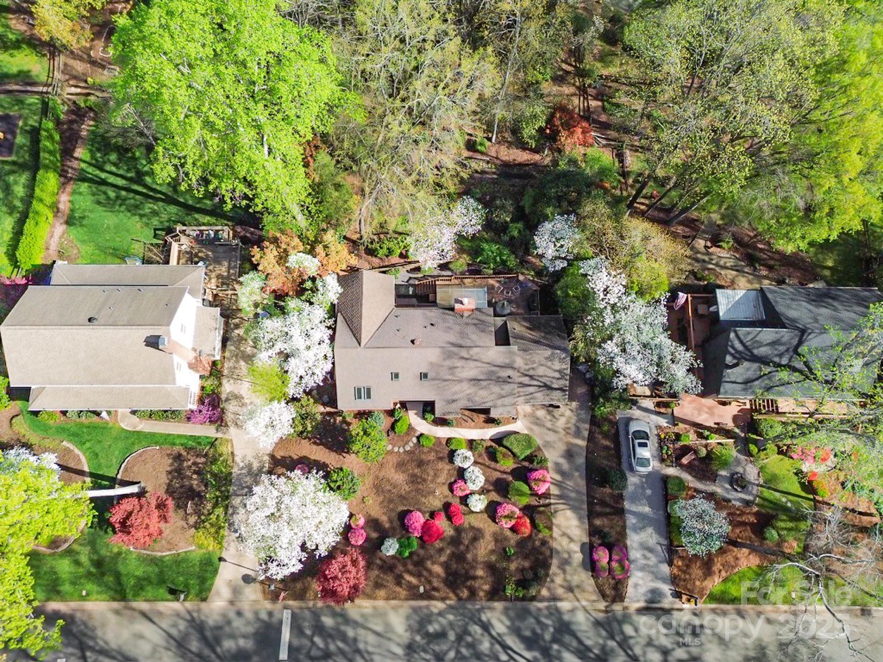 1601 Wandering Way Drive