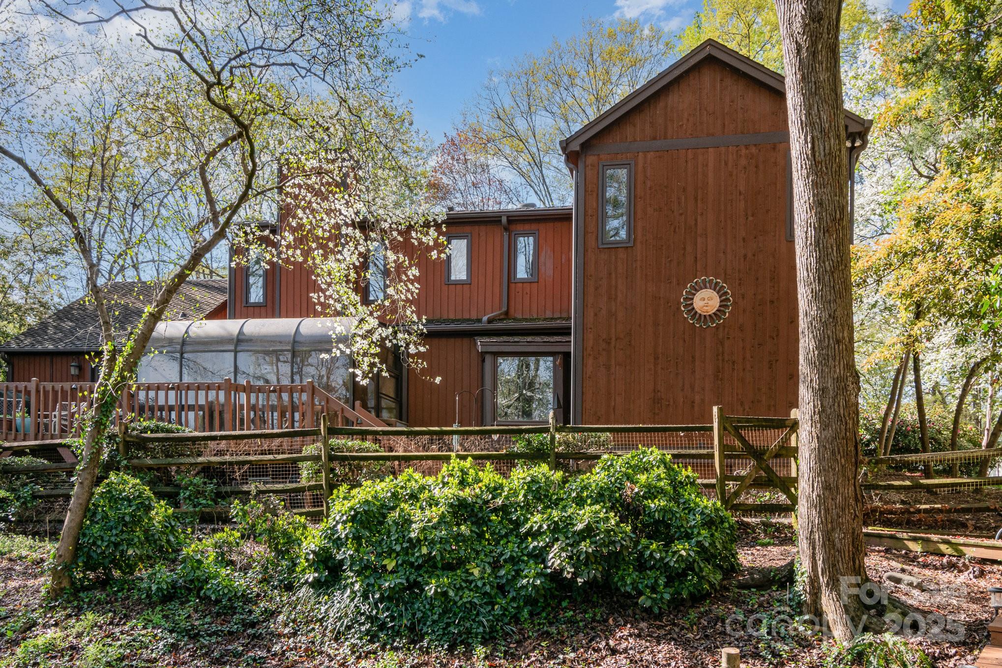 1601 Wandering Way Drive