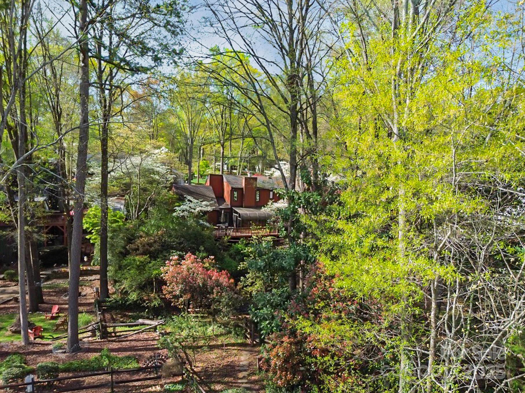 1601 Wandering Way Drive