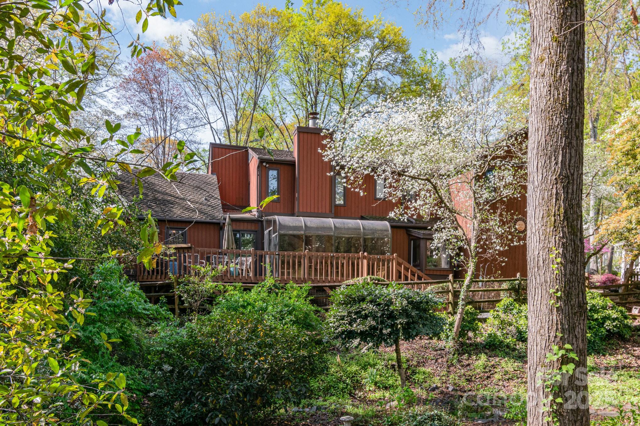 1601 Wandering Way Drive