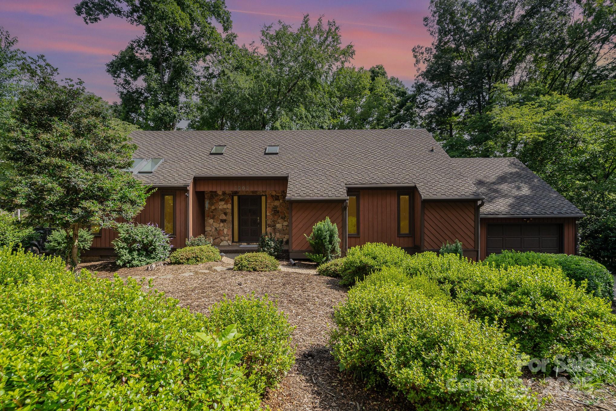 1601 Wandering Way Drive