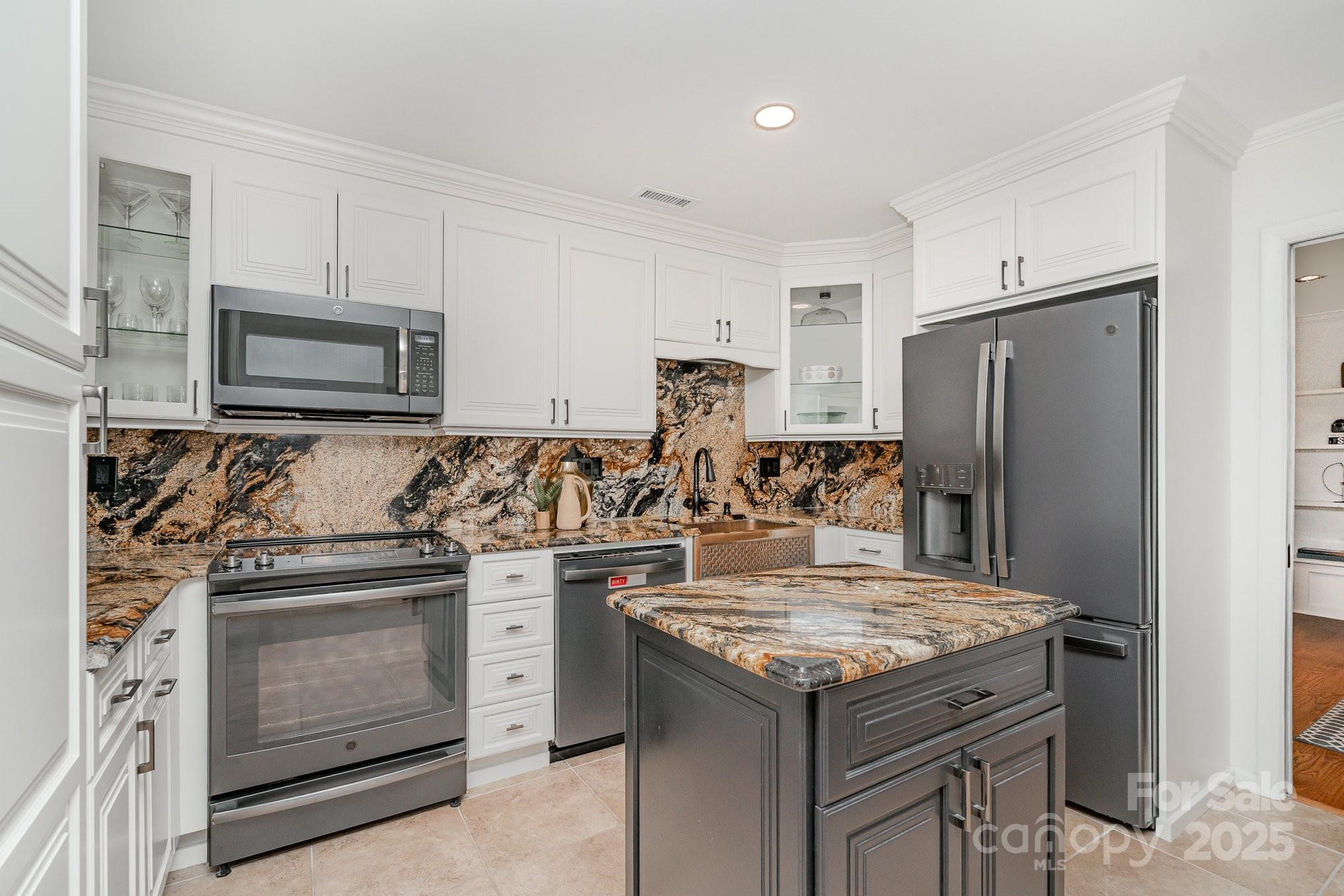 1601 Wandering Way Drive