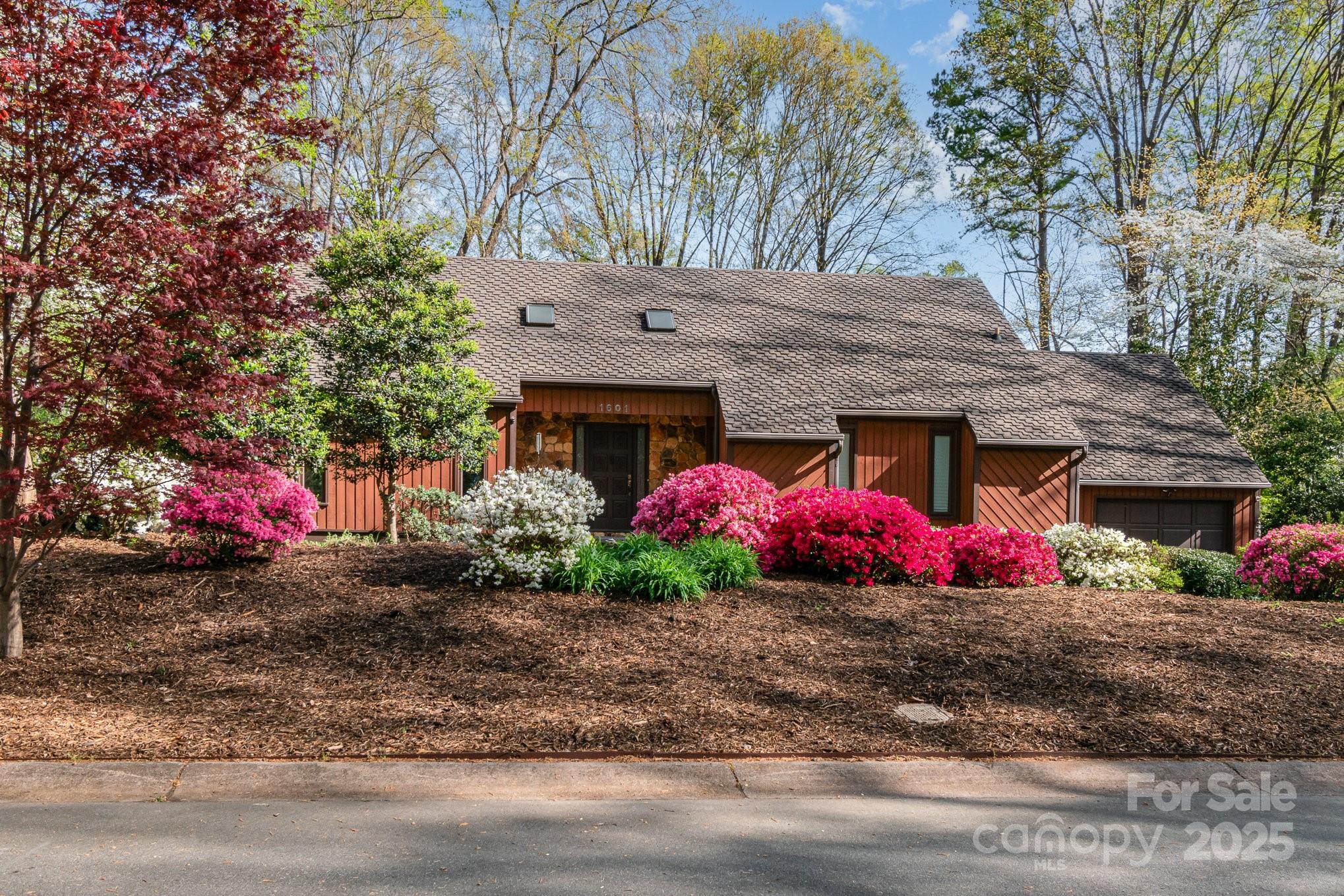 1601 Wandering Way Drive