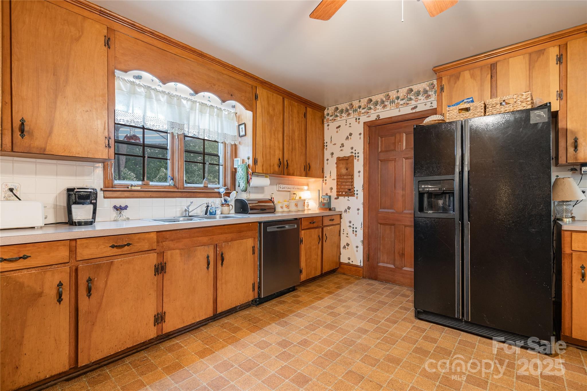 1210 Shady Bluff Drive