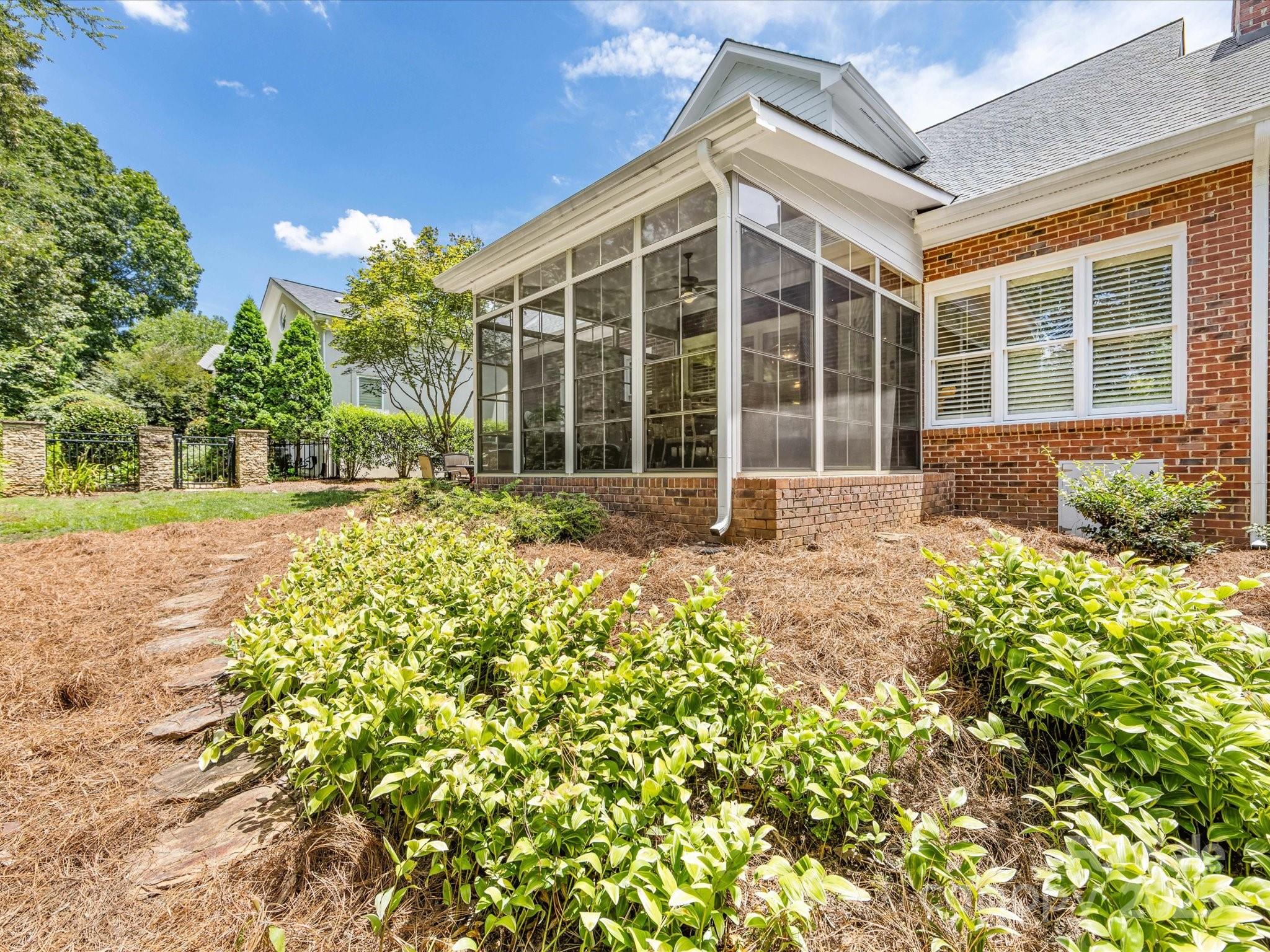 10525 Newberry Park Lane