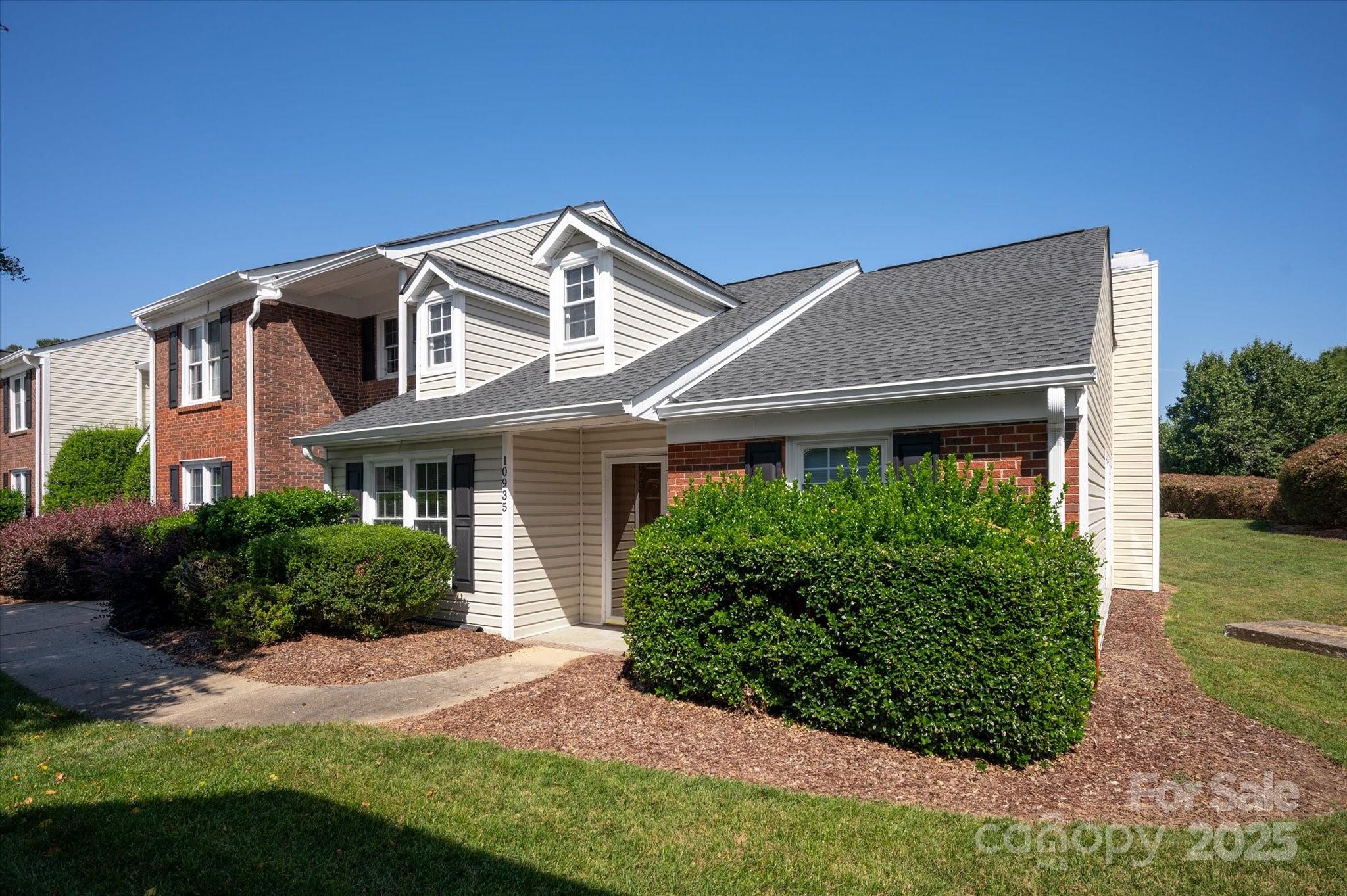 10935 Winterbourne Court