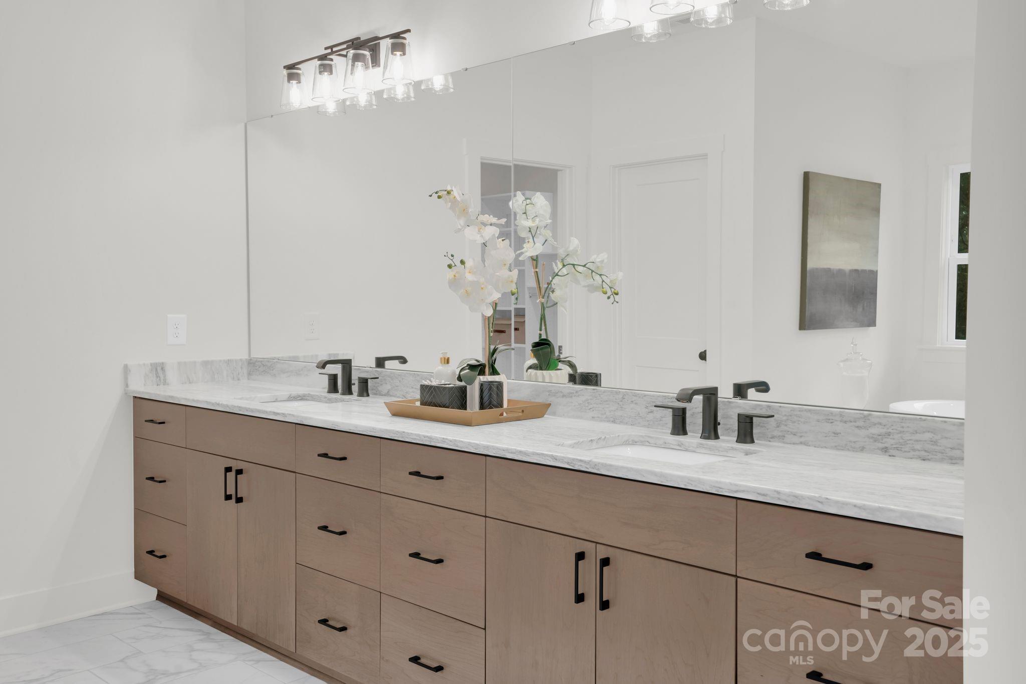 4918 Buckingham Drive