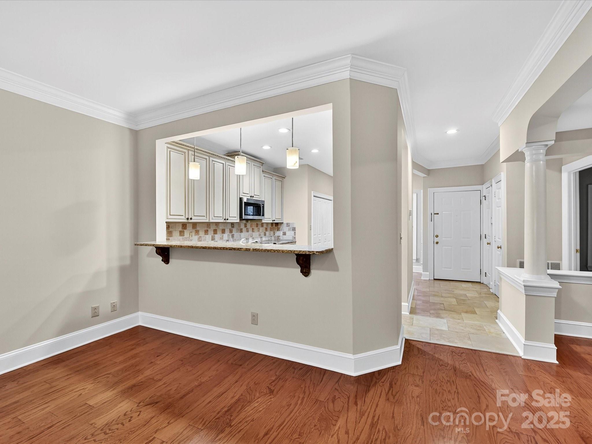 325 Queens Road Unit: 2