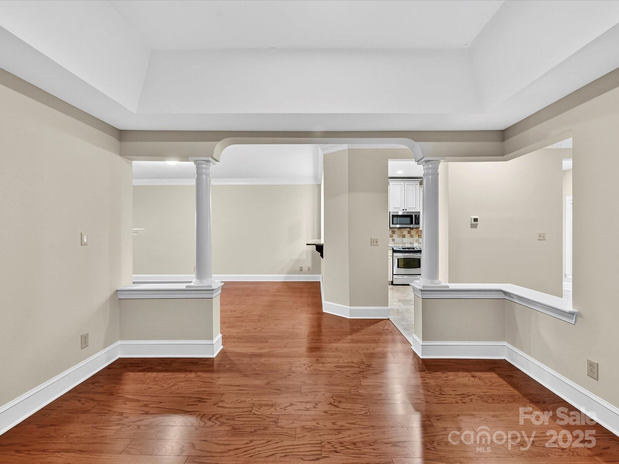 325 Queens Road Unit: 2