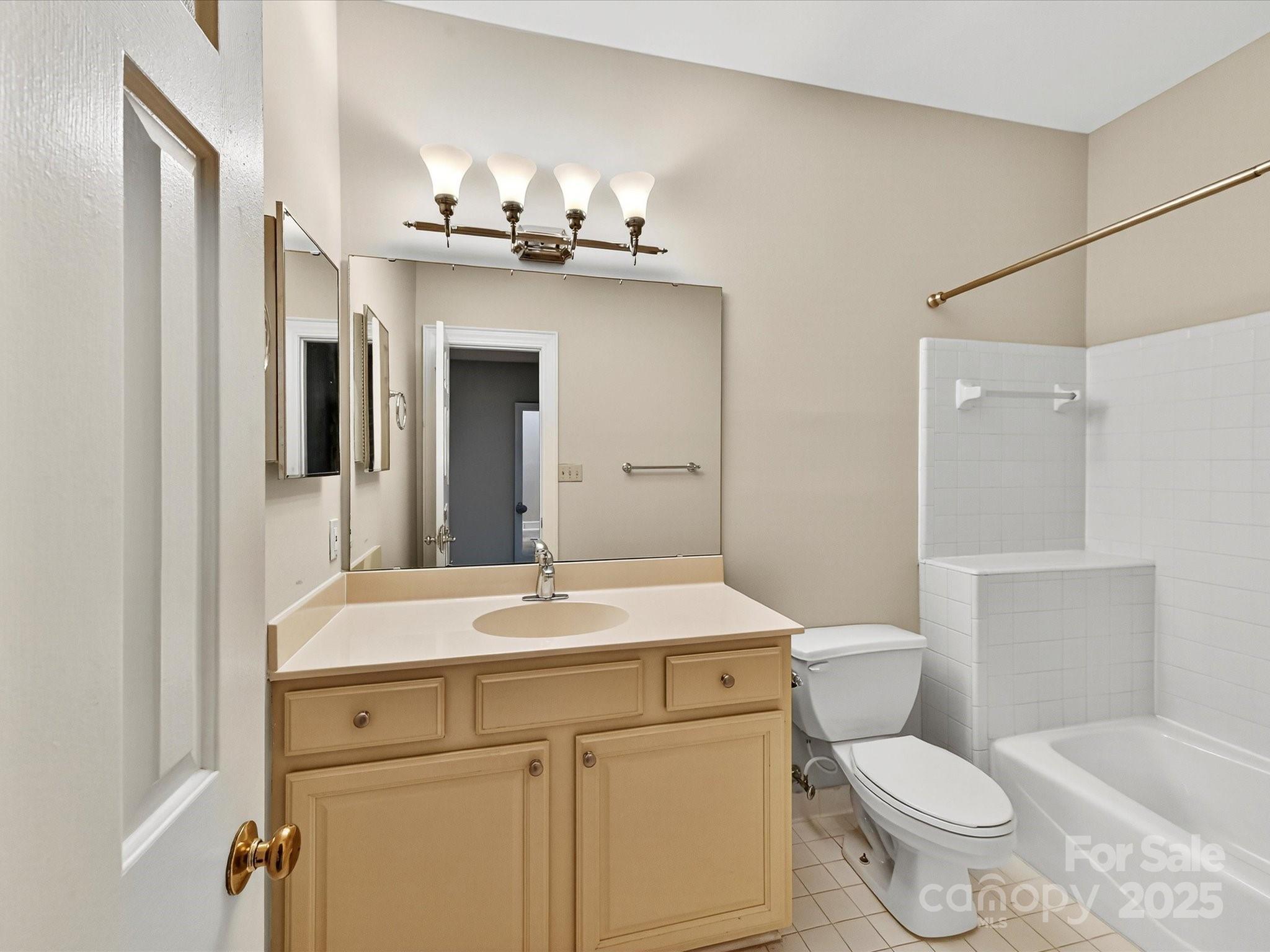 325 Queens Road Unit: 2