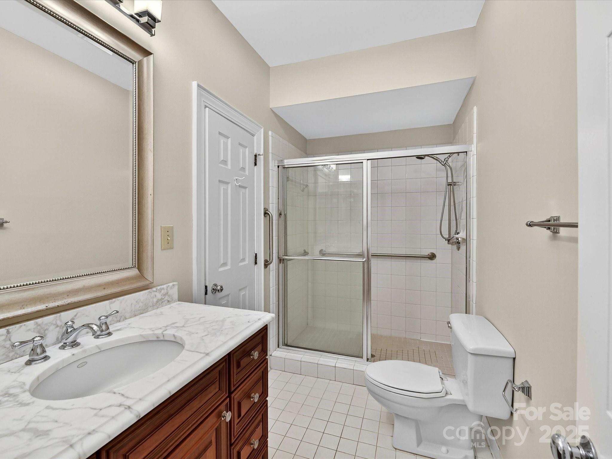 325 Queens Road Unit: 2