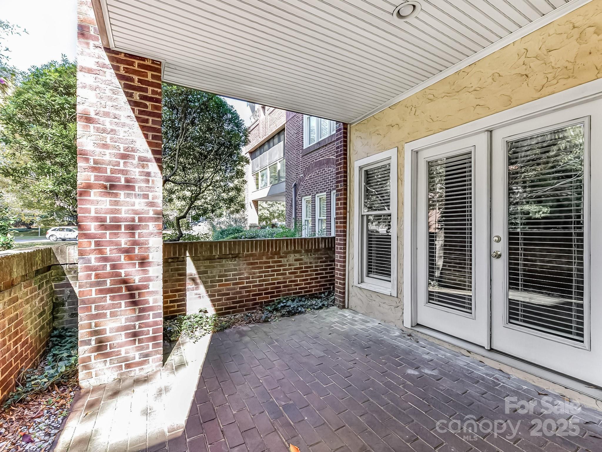 325 Queens Road Unit: 2