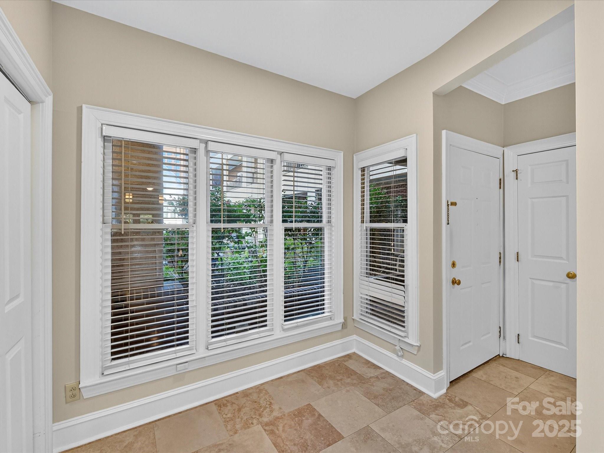 325 Queens Road Unit: 2