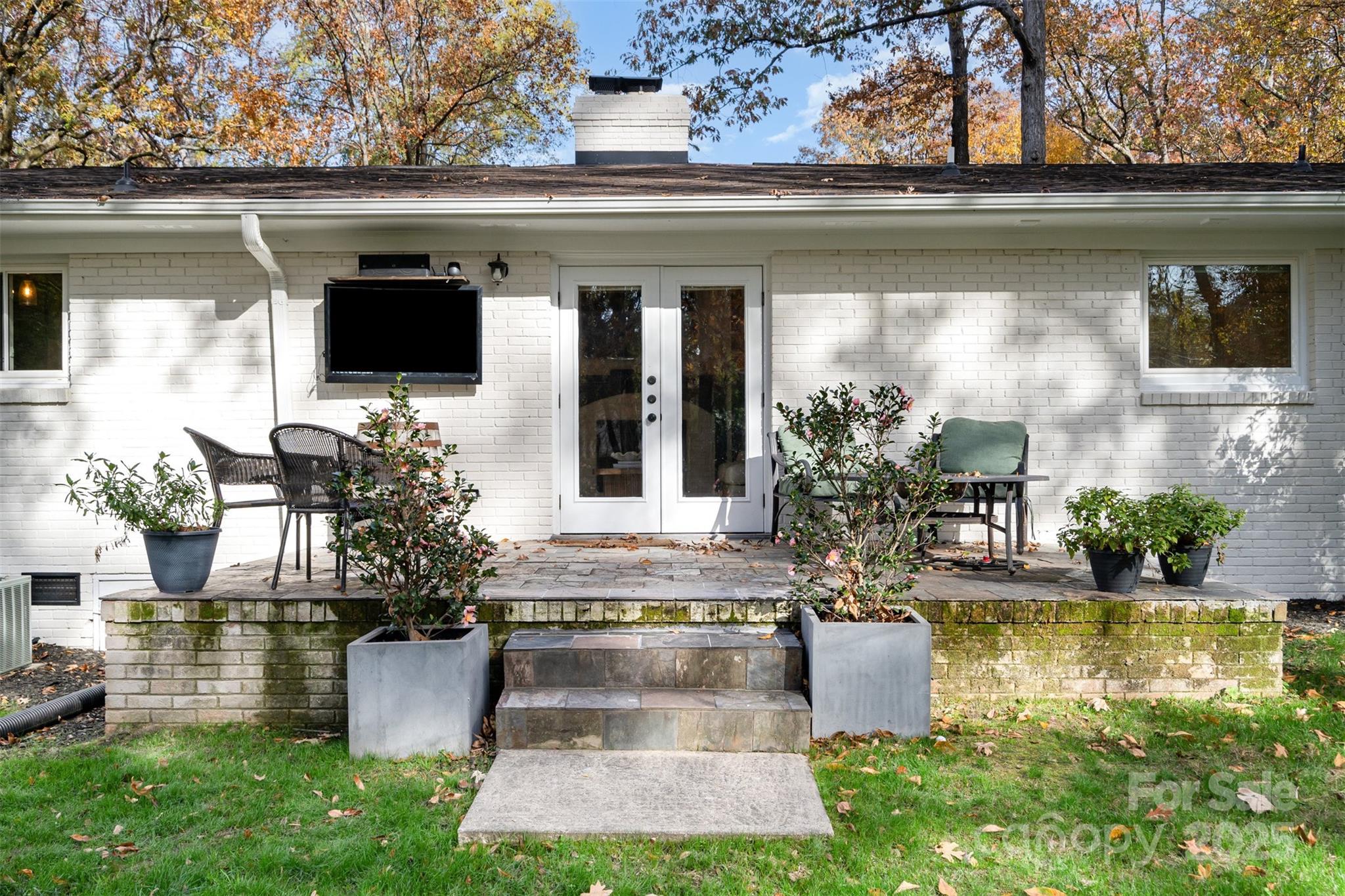 1018 Shady Bluff Drive