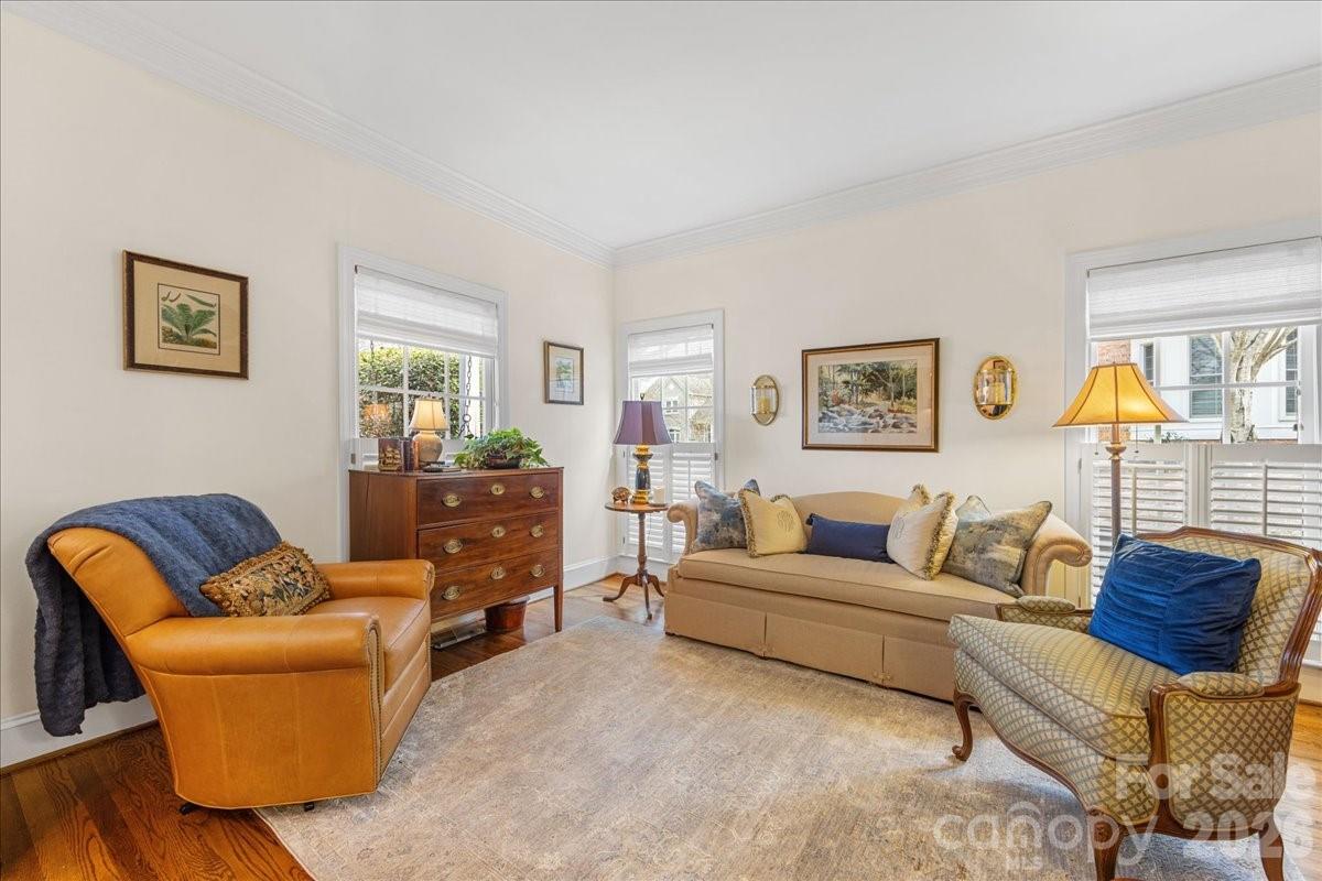 6203 Kensington Gardens Court