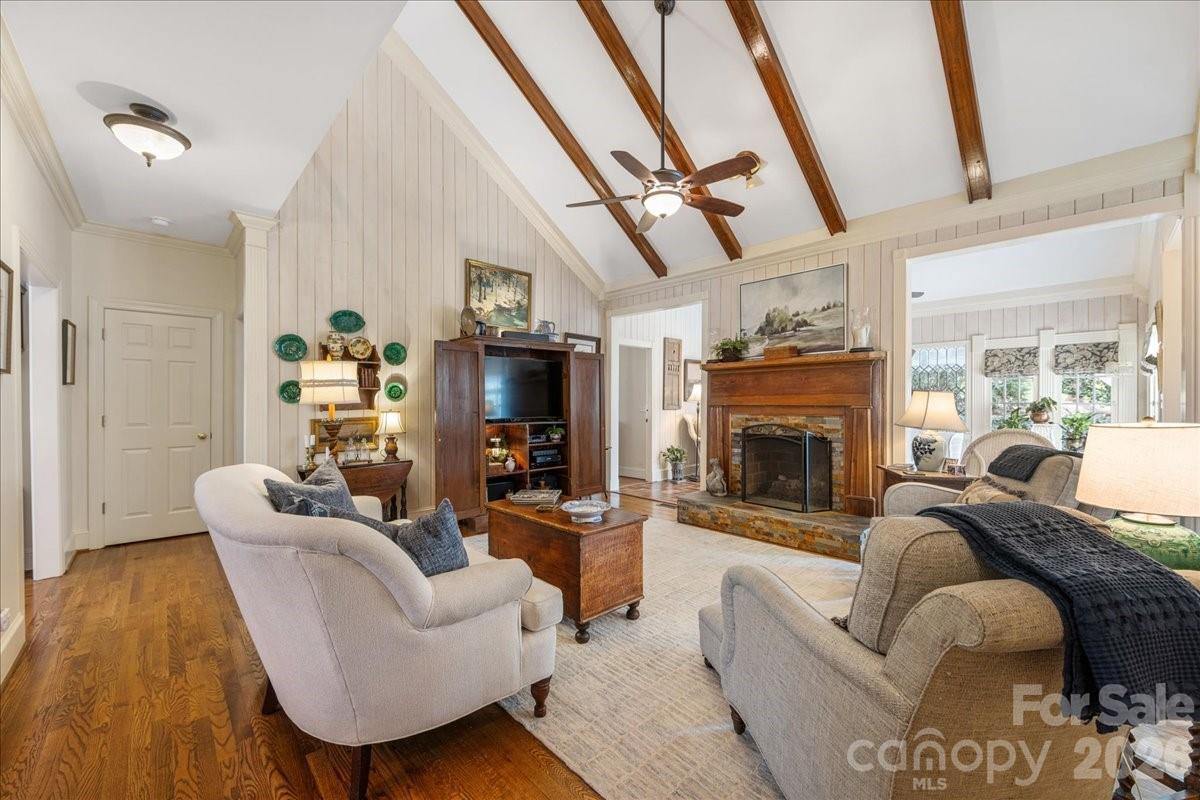 6203 Kensington Gardens Court