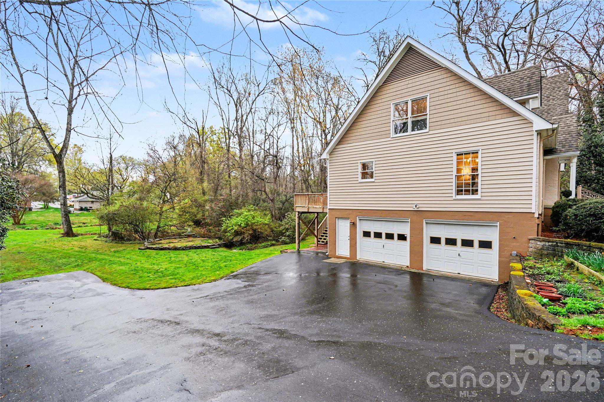 901 Shady Bluff Drive