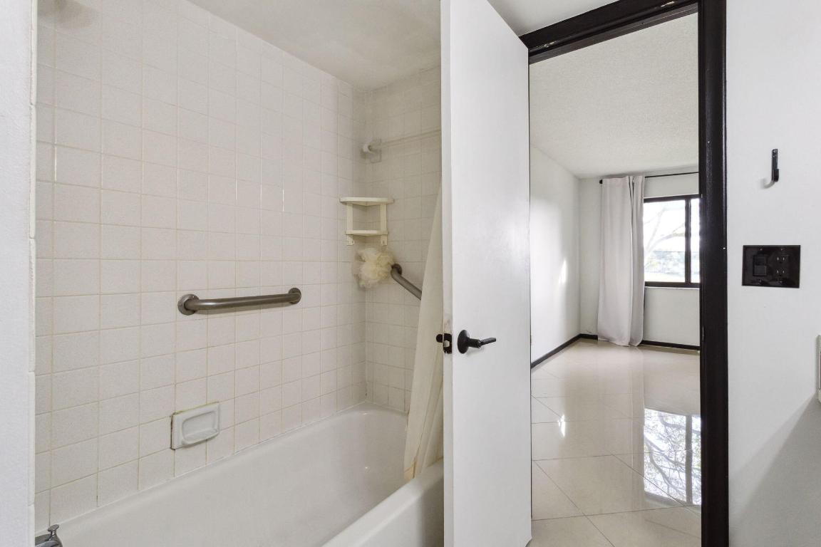 1150 Homewood Boulevard E202