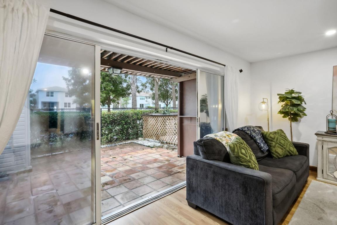 4161 NW 9th Avenue 4