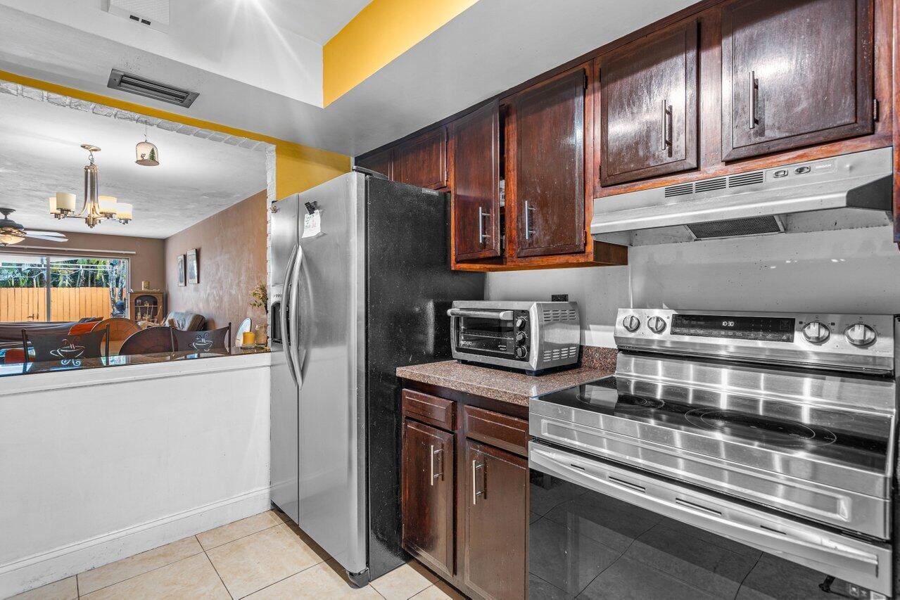 2580 SW 14th Court 27