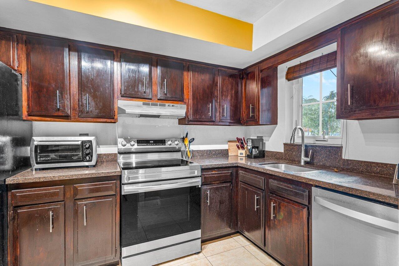 2580 SW 14th Court 27