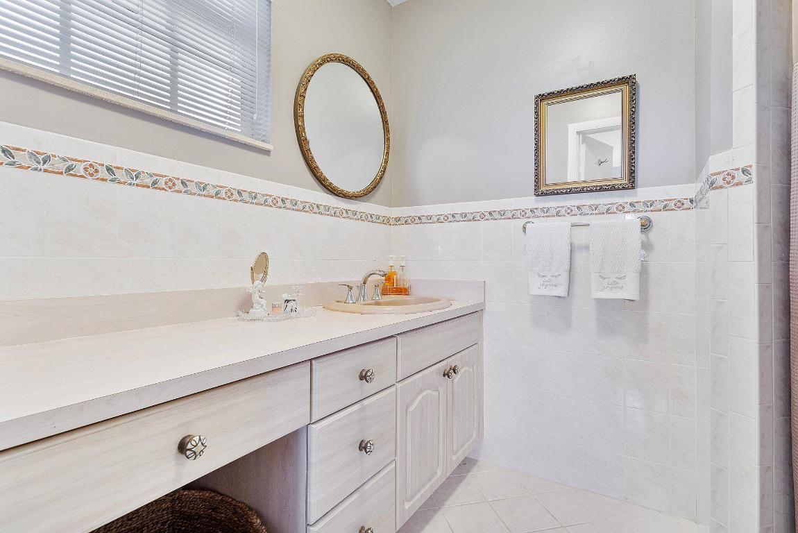 1102 N Golfview Road