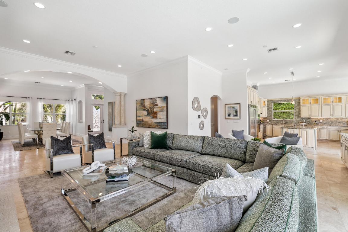 1030 Rhodes Villa Avenue