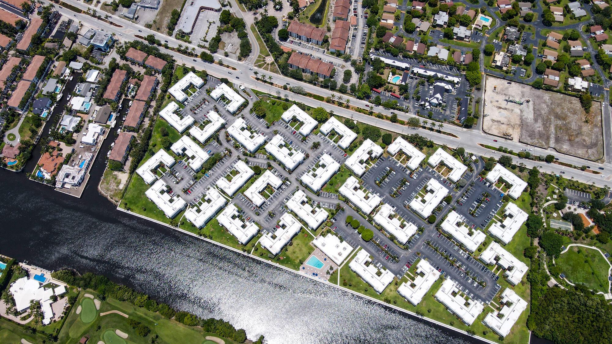 17 Colonial Club Drive 305