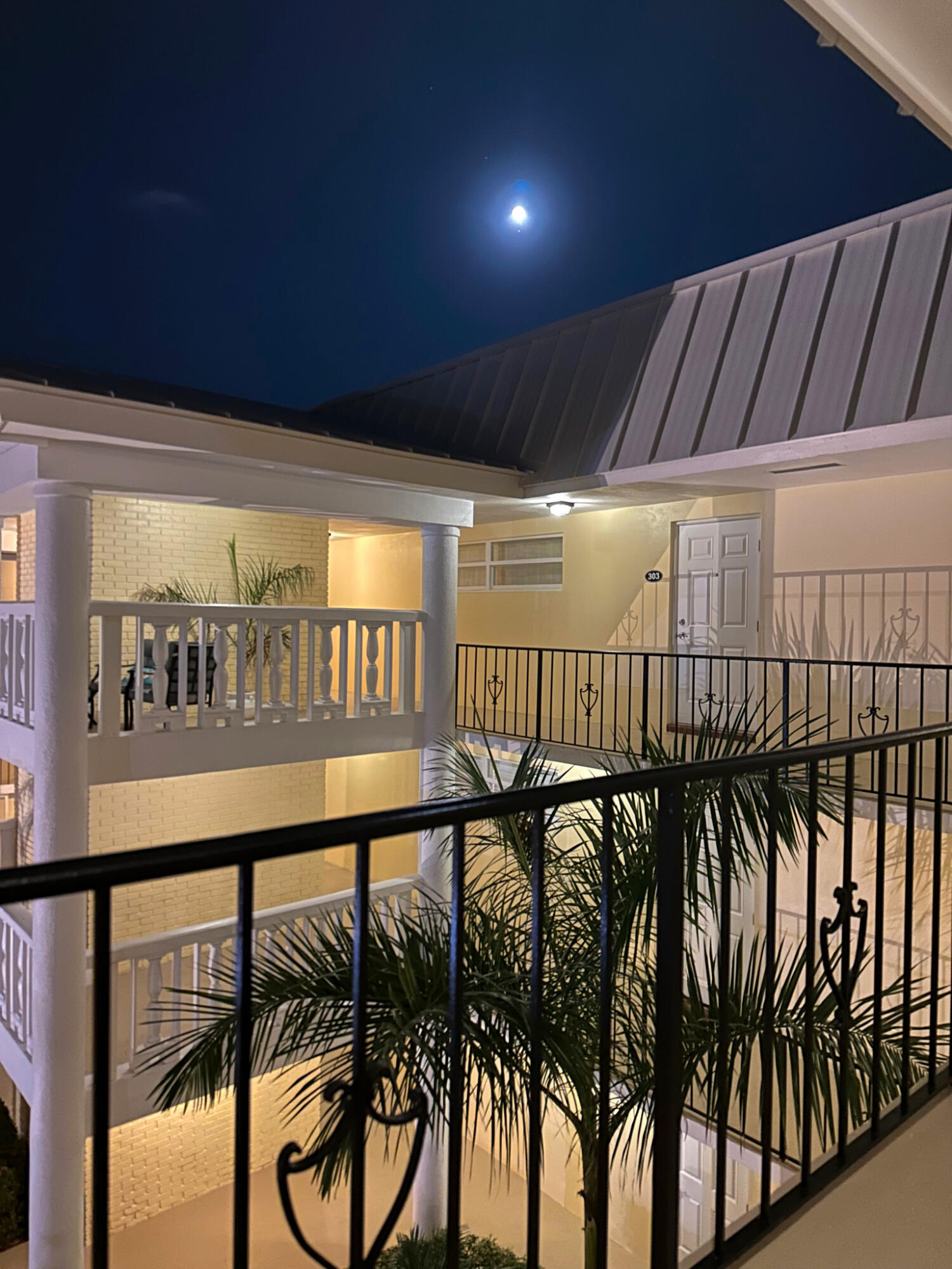 17 Colonial Club Drive 305