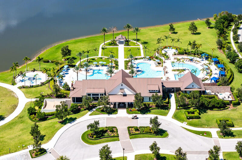 19552 Broad Shore Walk